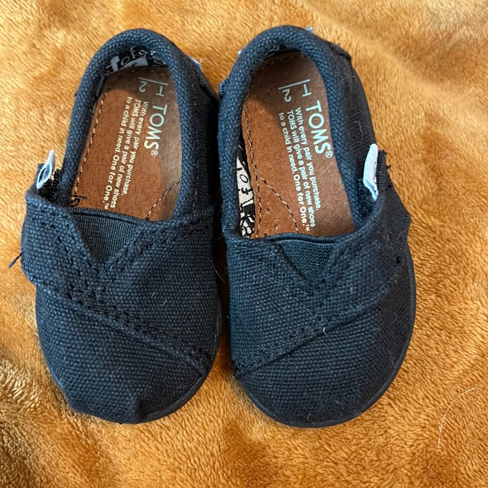 Toms baby shoes